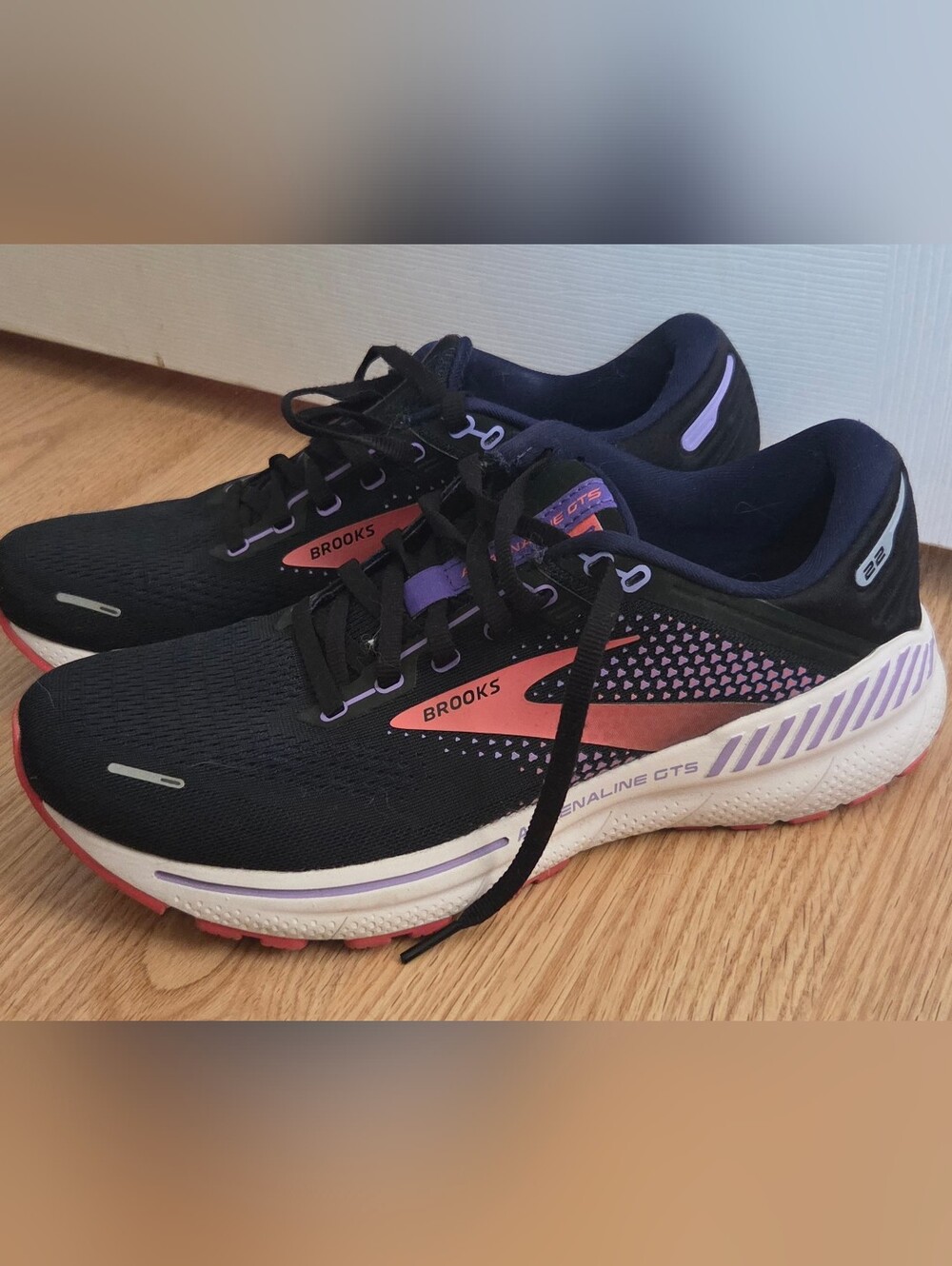 Women's Brooks Adrenaline GTS 22 Excellent Condition